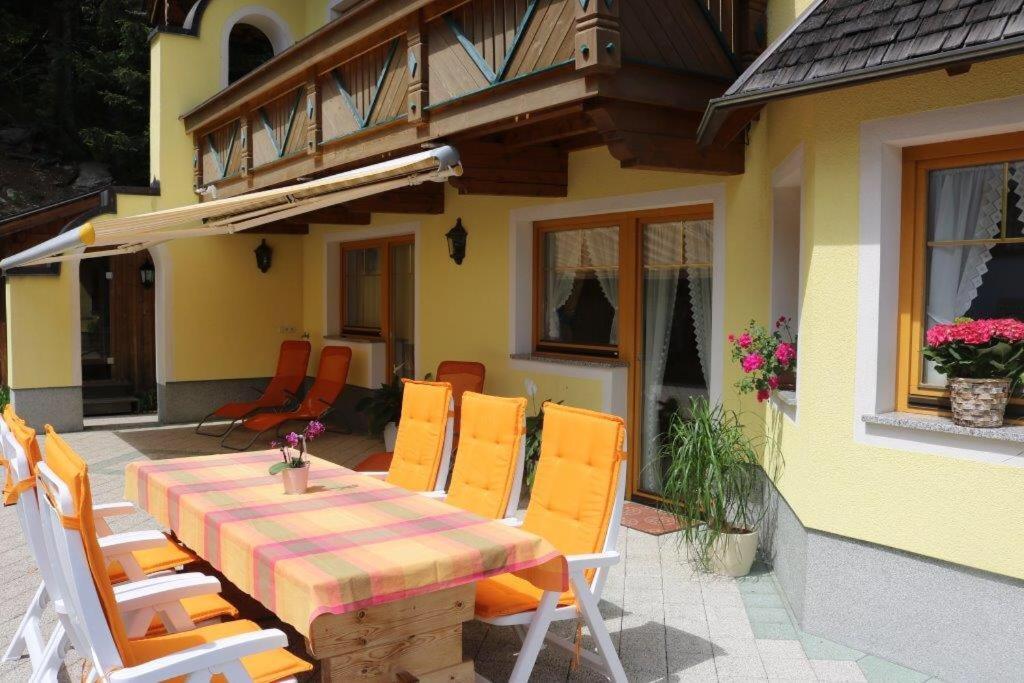Landhaus Katharina Bis 12 Personen Mit Saunachalet Und Blick Auf Die Bergwelt Des Zillertals Hippach Dış mekan fotoğraf